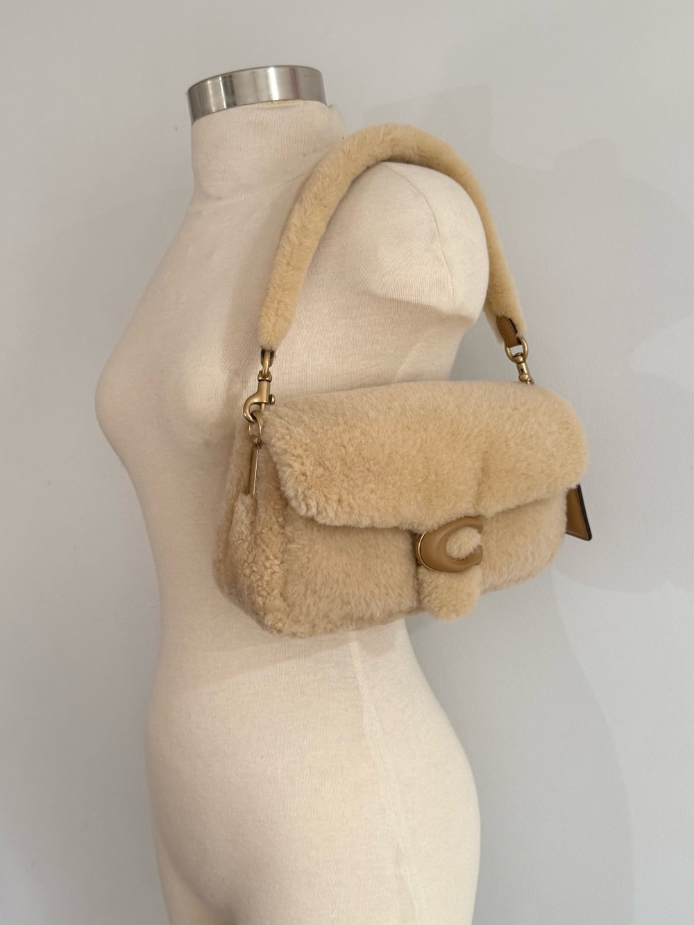 Coach Pillow Tabby Shoulder Bag Shearling 26 - Picture 4 of 15